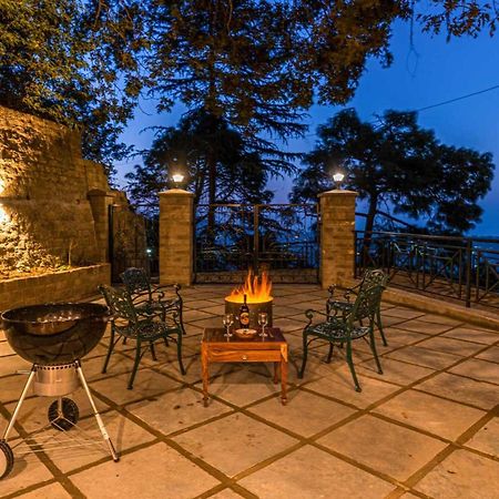 Stayvista At Paris Villa With Pvt Pool & Valley View Kasauli Exterior foto