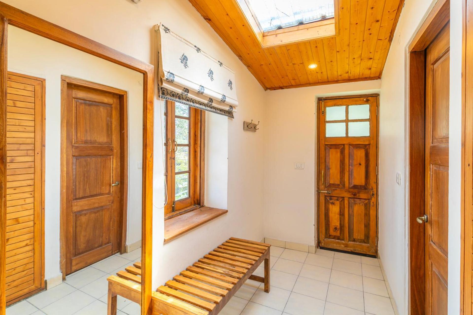 Stayvista At Paris Villa With Pvt Pool & Valley View Kasauli Exterior foto