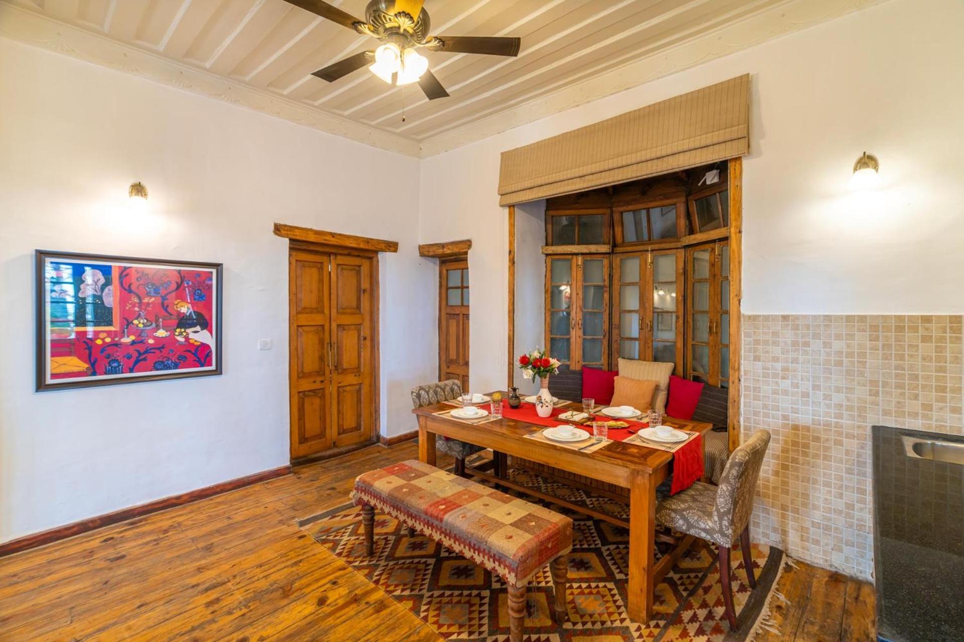 Stayvista At Paris Villa With Pvt Pool & Valley View Kasauli Exterior foto